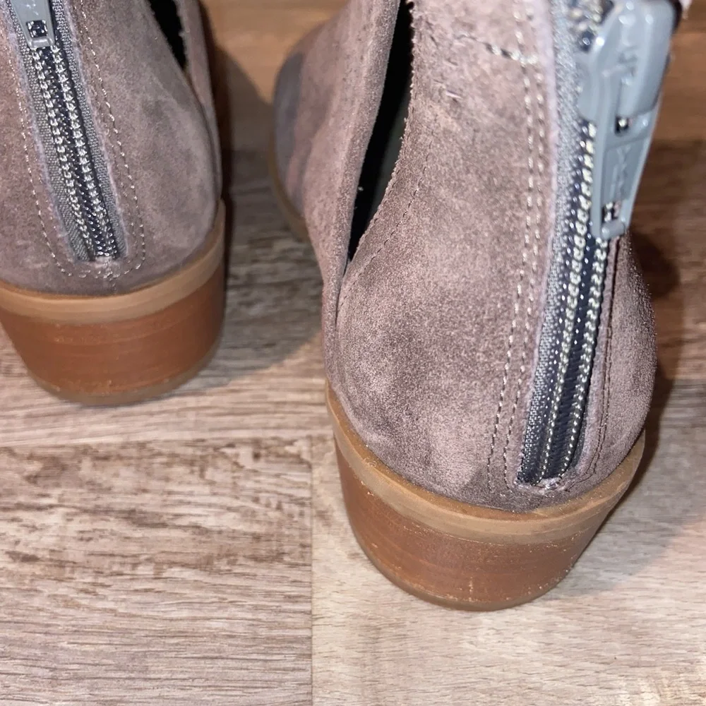 Steve Madden Women’s Lancaster Taupe Suede Ankle Back Zip Booties Size 7.5M (L) - Picture 5 of 11
